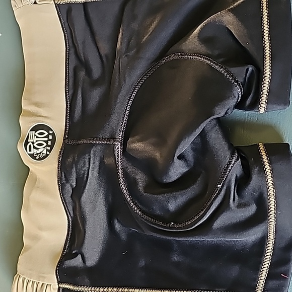 De Soto women's short, short triathlon shorts. Black and tan.‎ SIZE SMALL - Picture 6 of 10